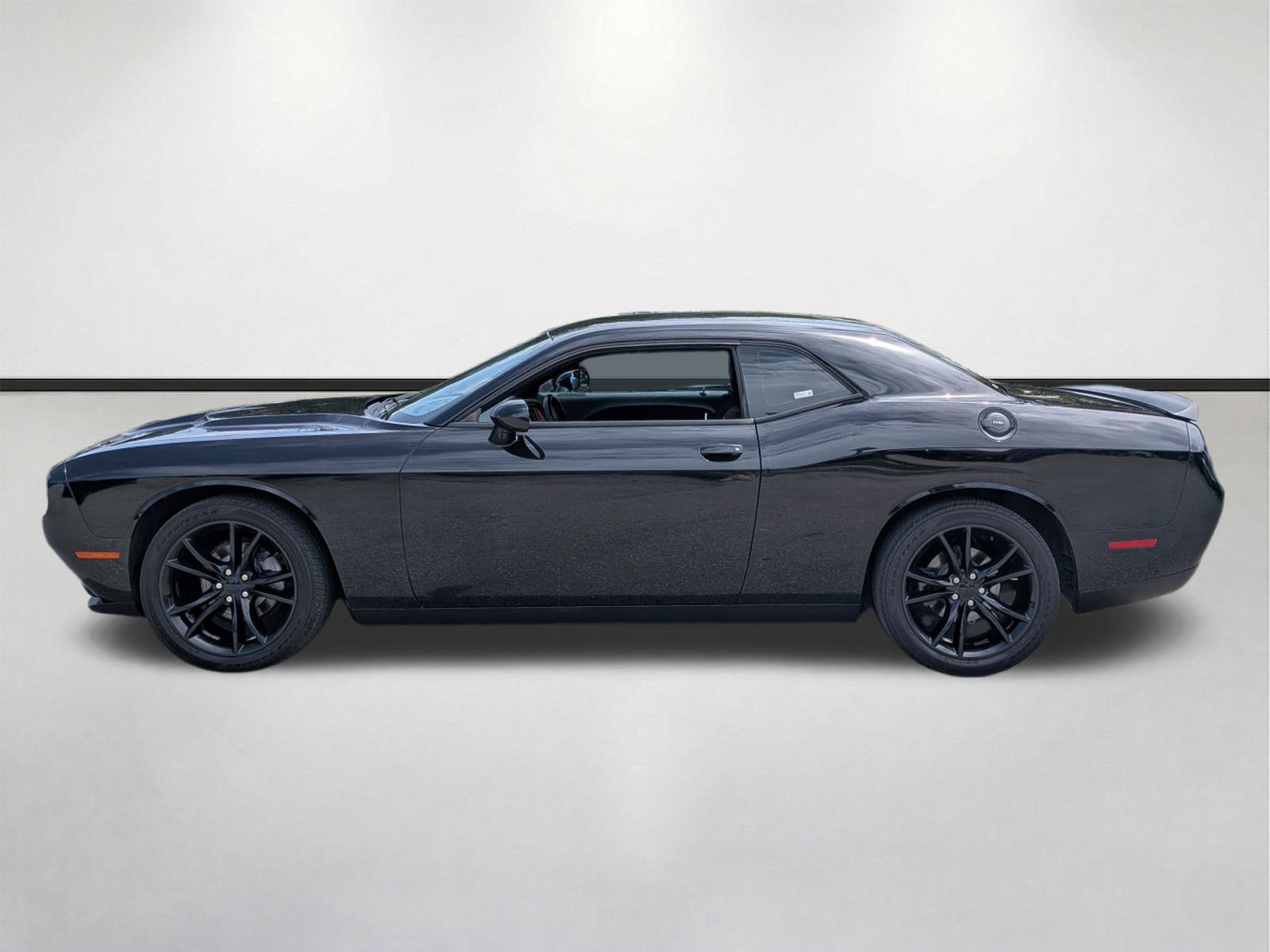 Used 2016 Pitch Black Clearcoat Dodge SXT image 7