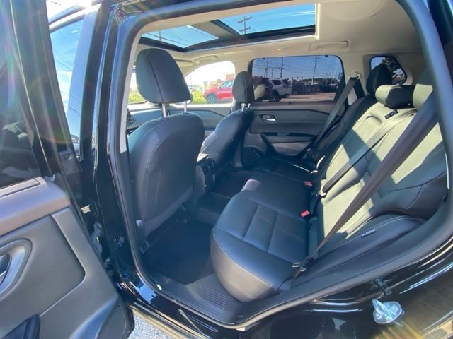 Used 2023 Super Black Nissan SL image 50