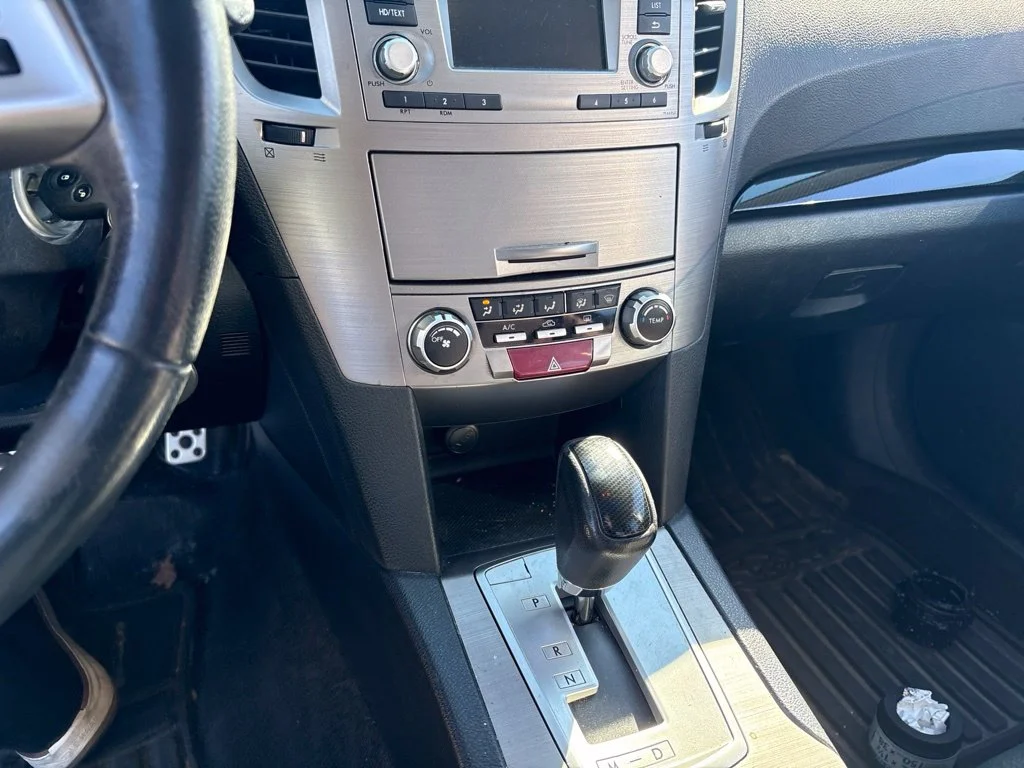 Used 2014 White Subaru 2.5i image 16