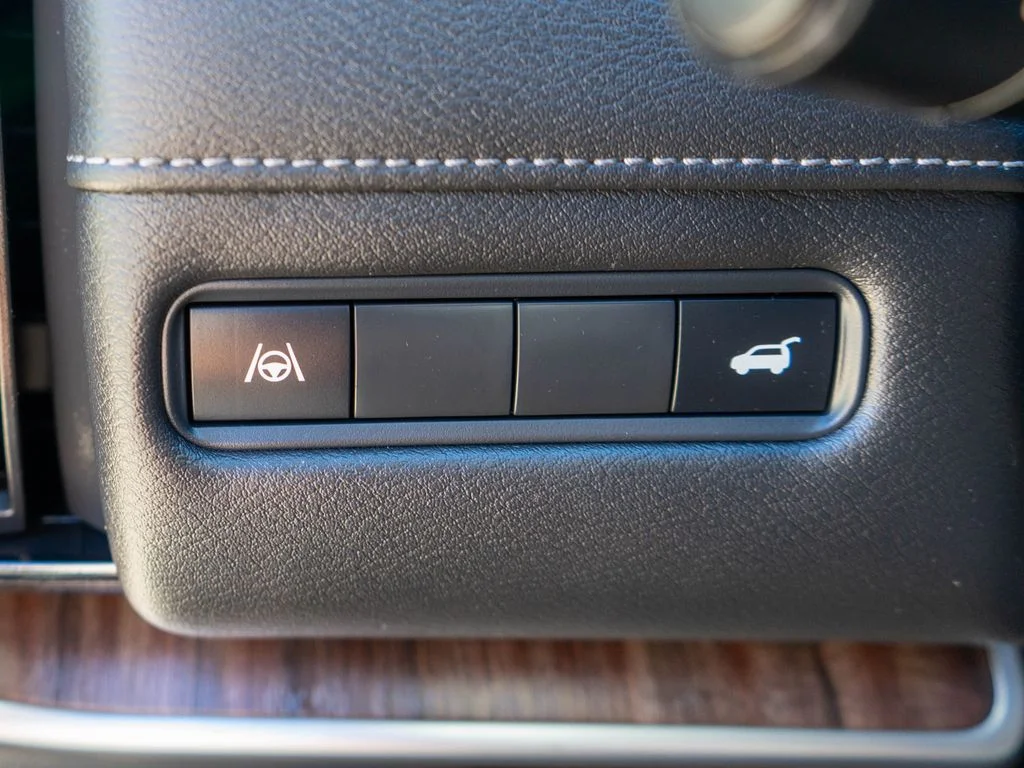 Used 2026 White Nissan SL image 20