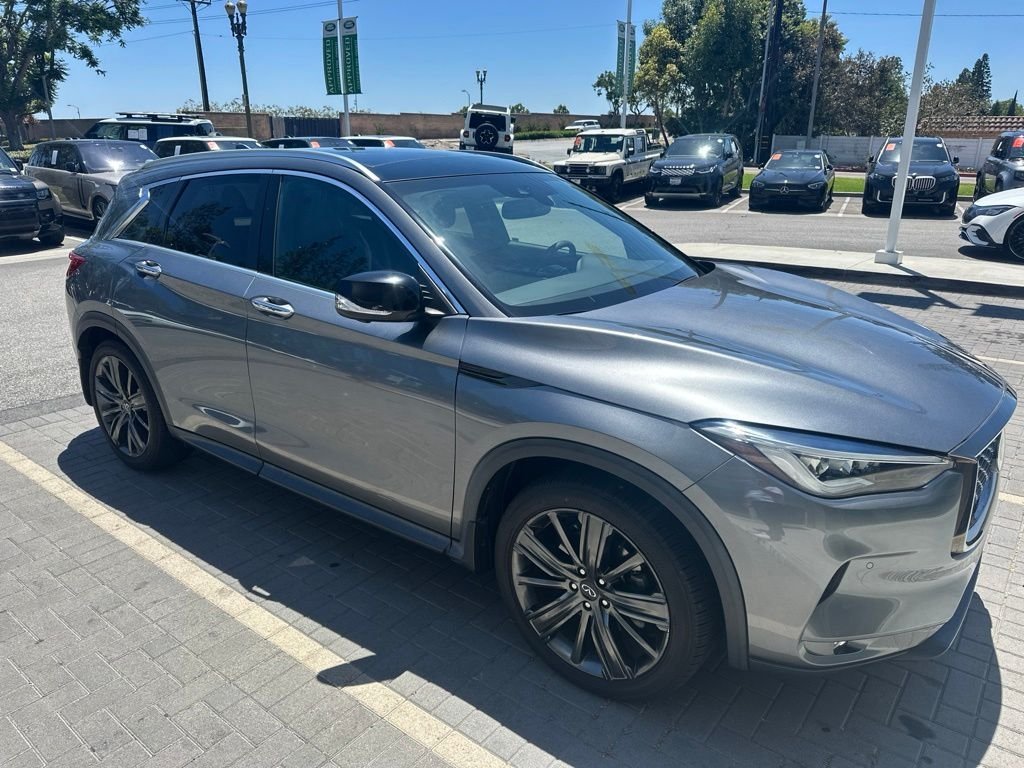 Used 2020 Gray INFINITI ESSENTIAL image 3