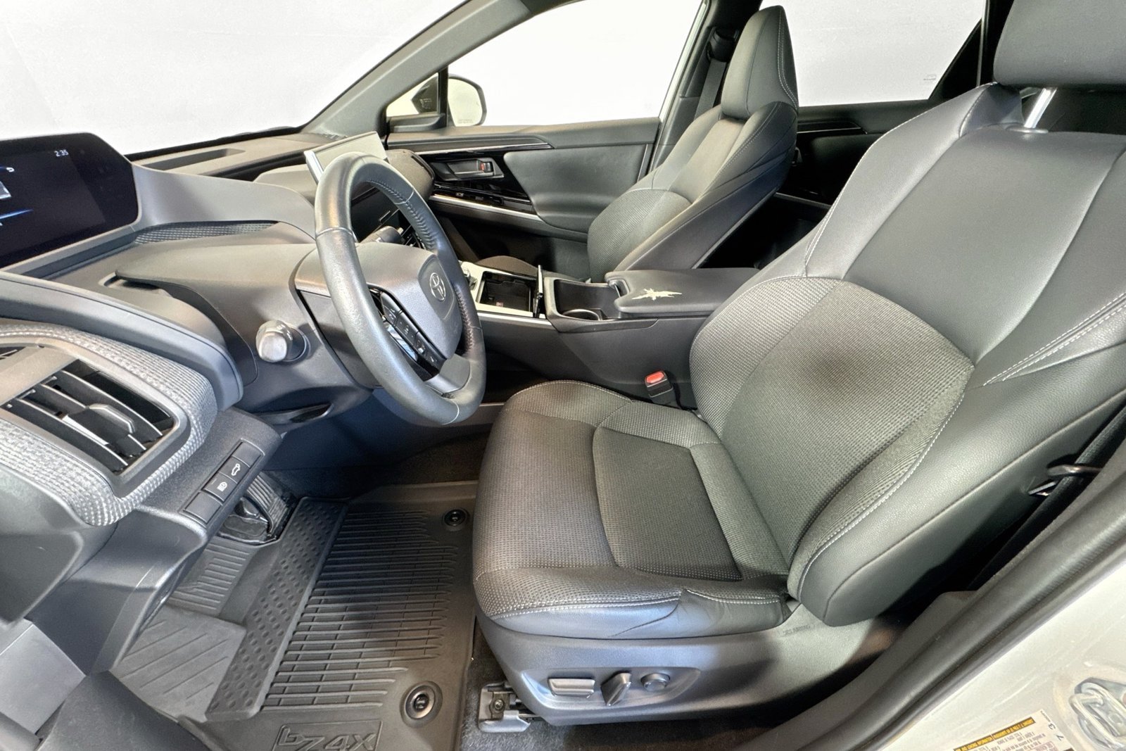Used 2025 White Toyota Limited image 19