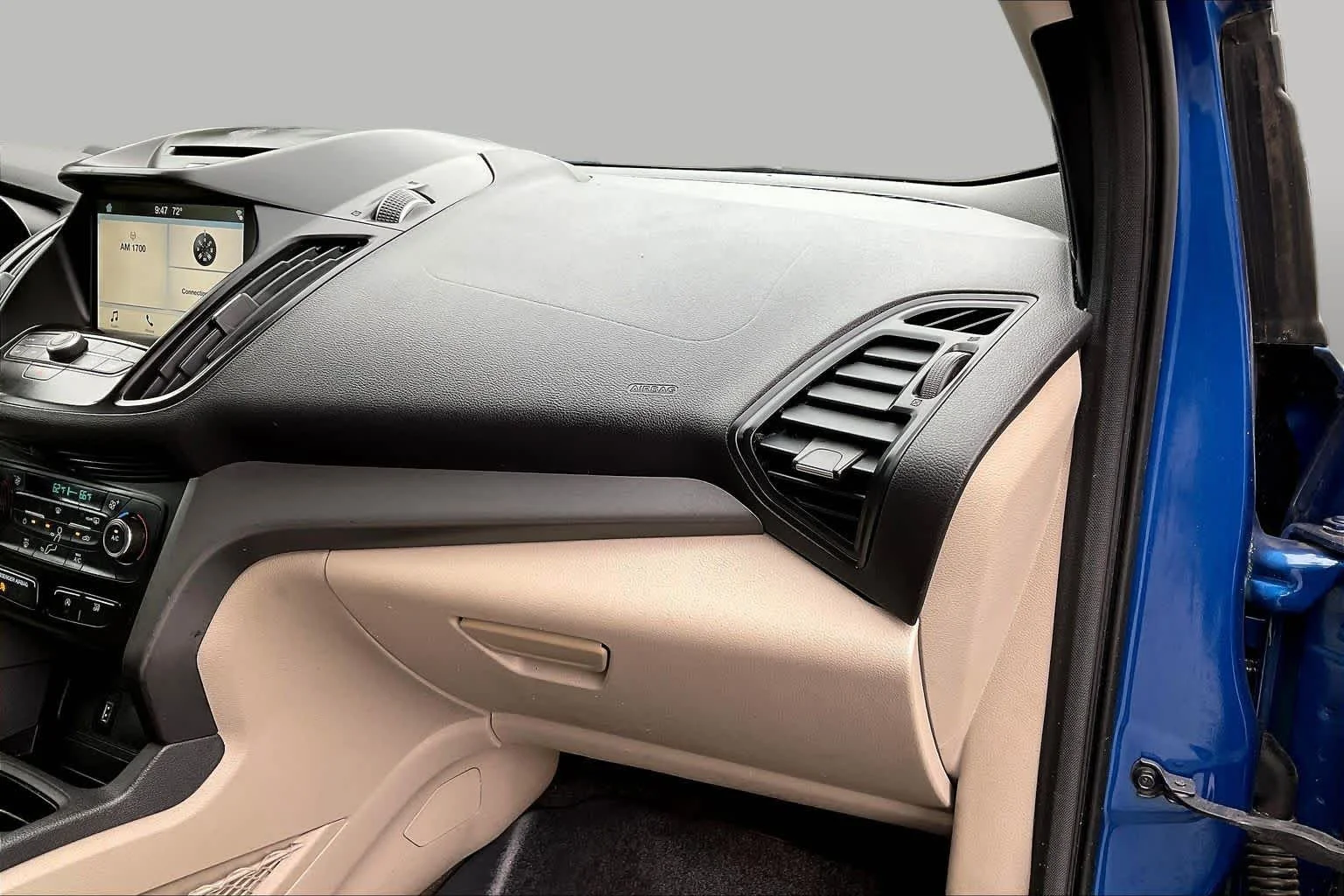 Used 2017 Lightning Blue Metallic Ford SE image 18