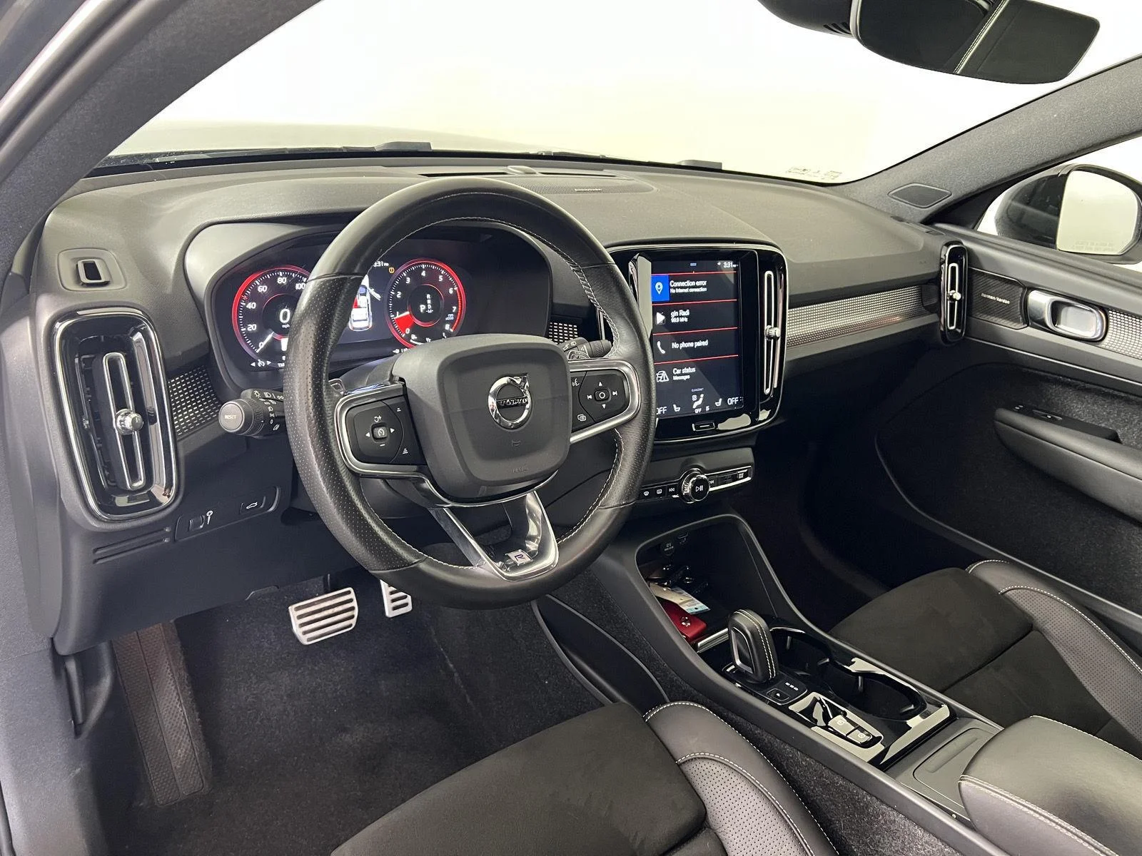 Used 2019 Gy Volvo R-Design image 10
