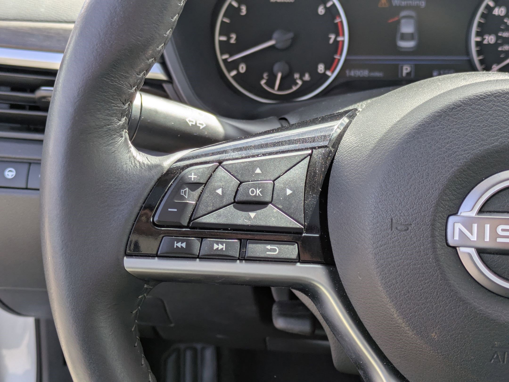 Used 2023 Brilliant Silver Metallic Nissan 2.5 SL image 18