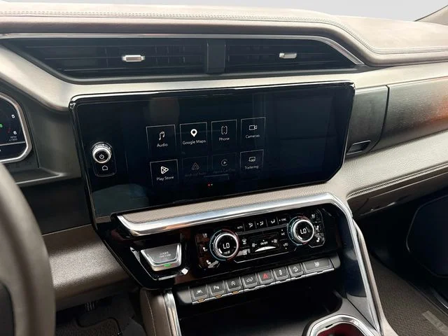 Used 2023 White GMC Denali image 22