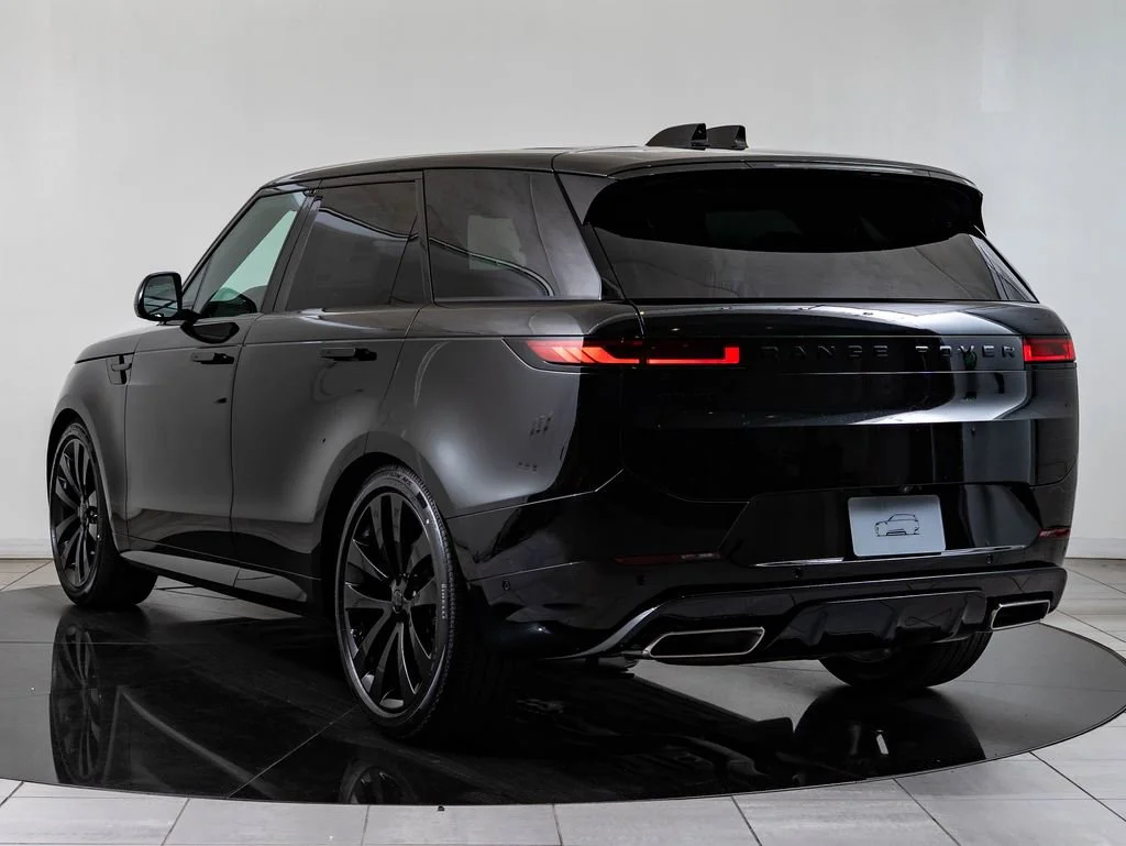 New 2026 Santorini Black Metallic Land Rover Dynamic SE image 6