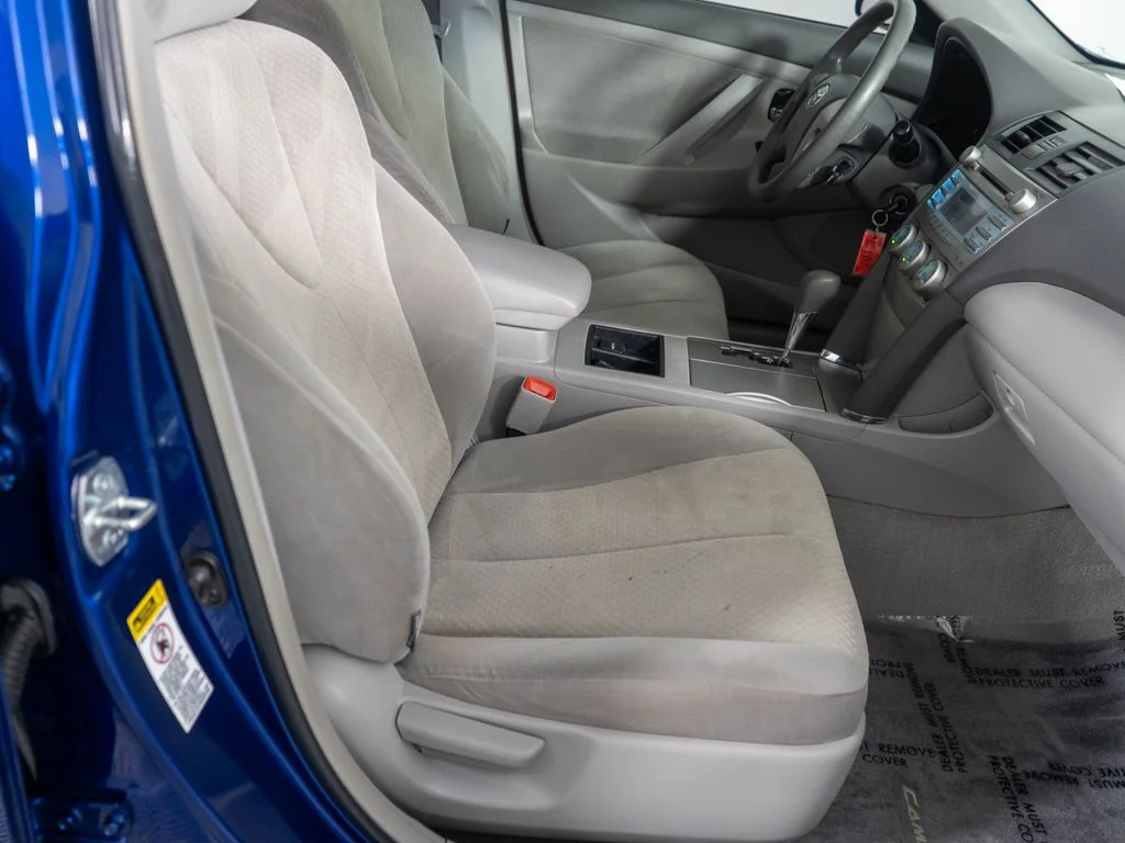 Used 2007 Blue Toyota LE image 8