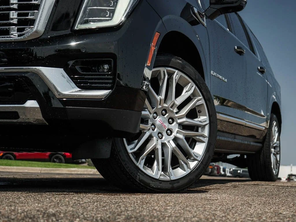 2026 GMC Yukon XL Denali - Photo 6