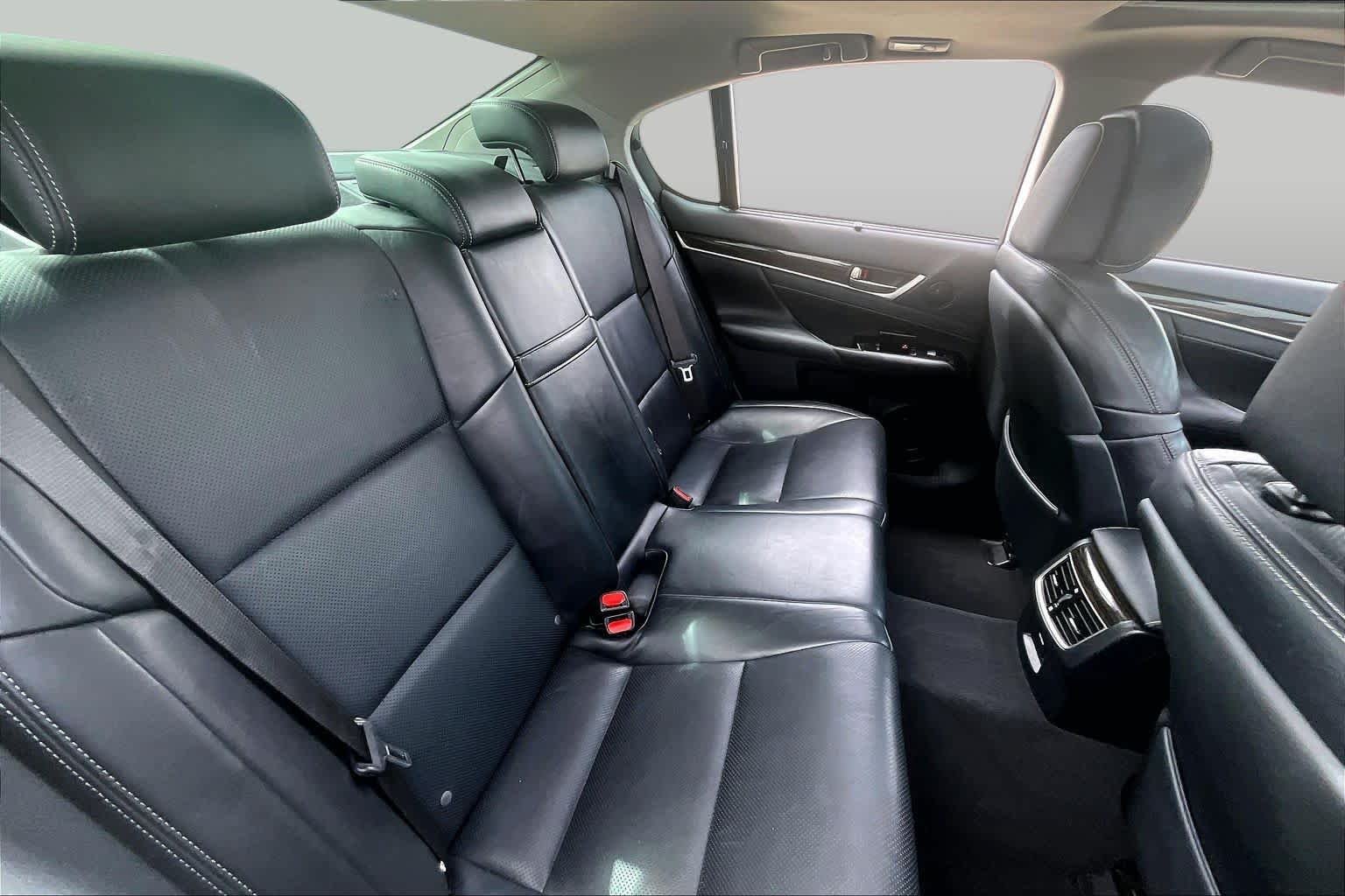 Used 2014 Liquid Platinum Lexus  image 18