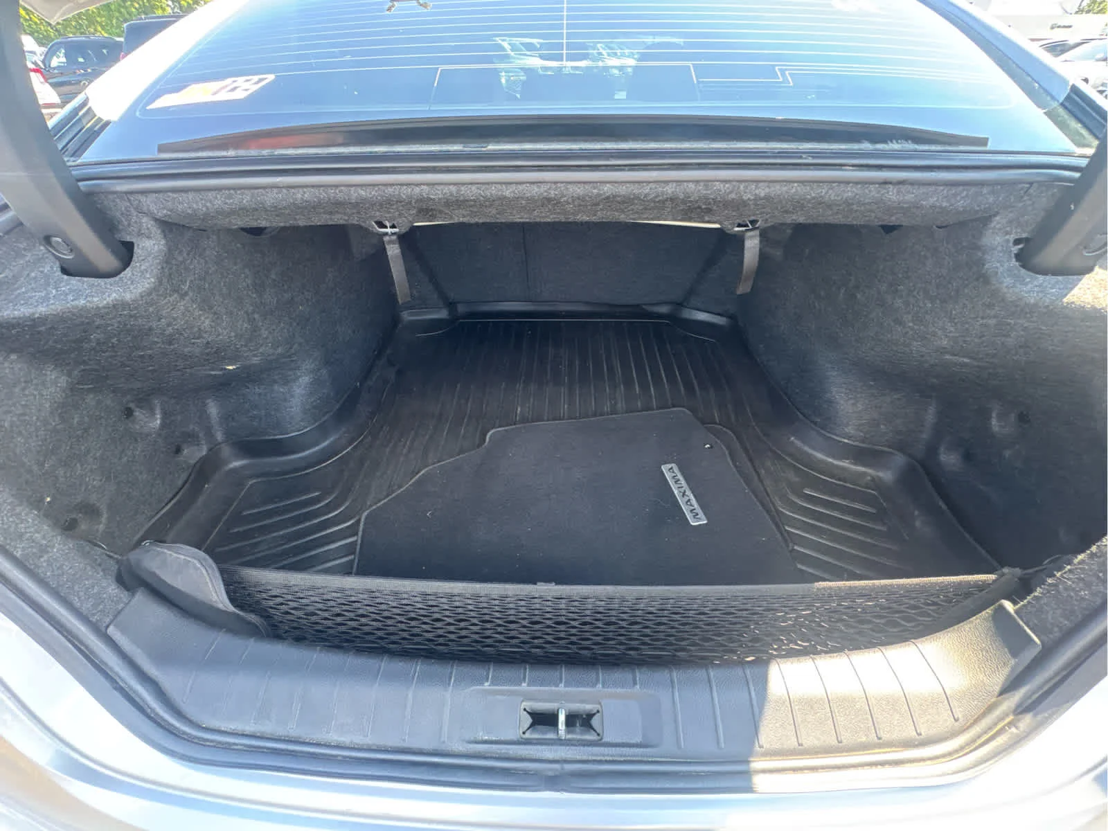 Used 2017 Brilliant Silver Nissan SR image 31