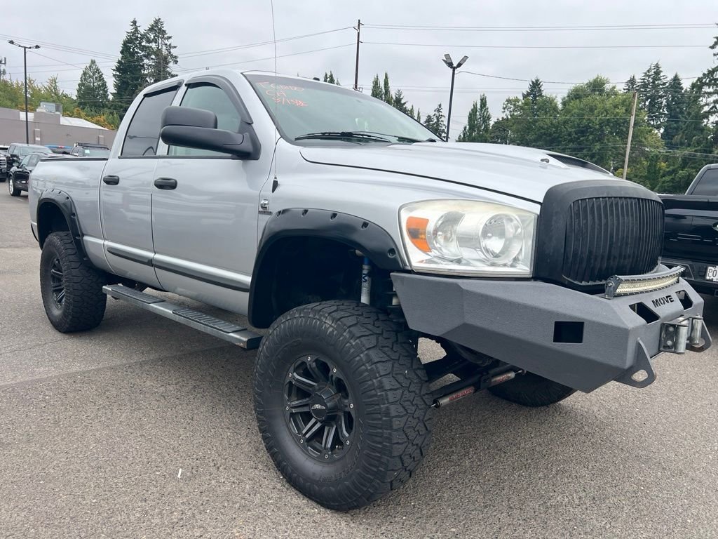 Used 2007 Bright Silver Metallic Dodge SLT image 1