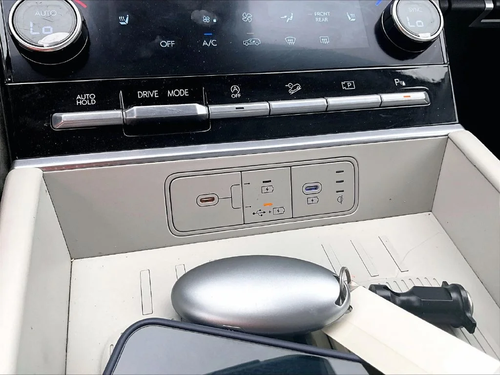 Used 2025 Red Hyundai SEL image 31