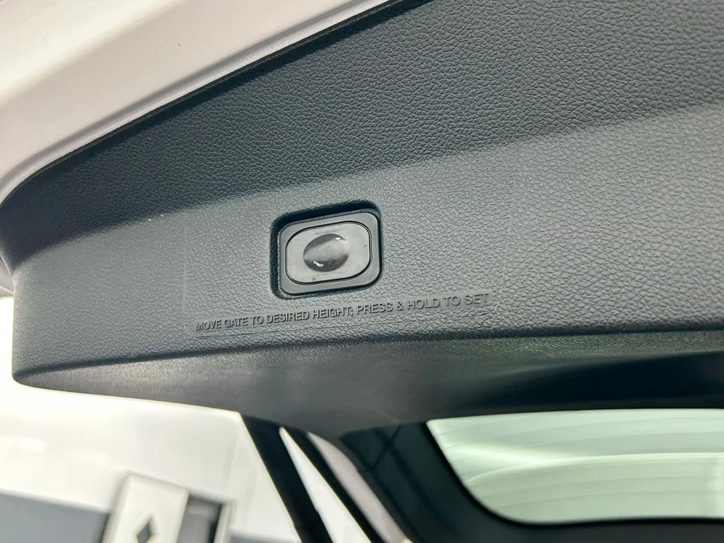 Used 2018 White Platinum Clearcoat Metallic Ford XLT image 40