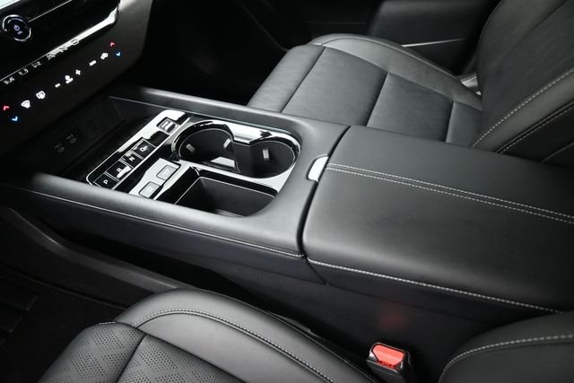 Used 2025 Gold Nissan Platinum image 31