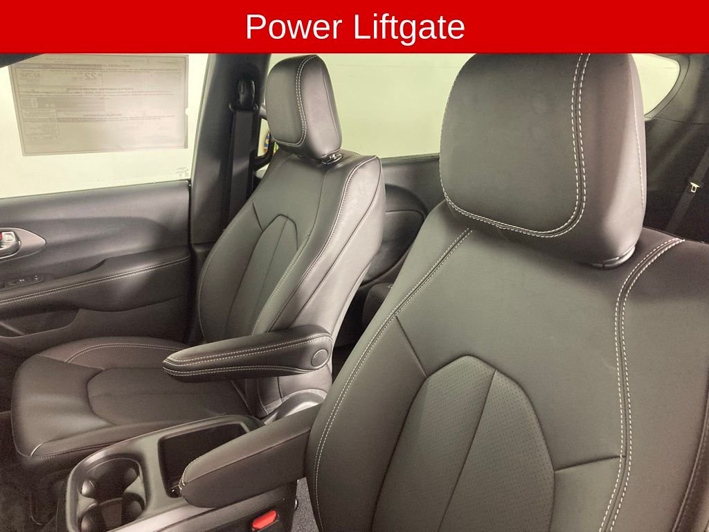 2026 Chrysler Pacifica Select - Photo 11