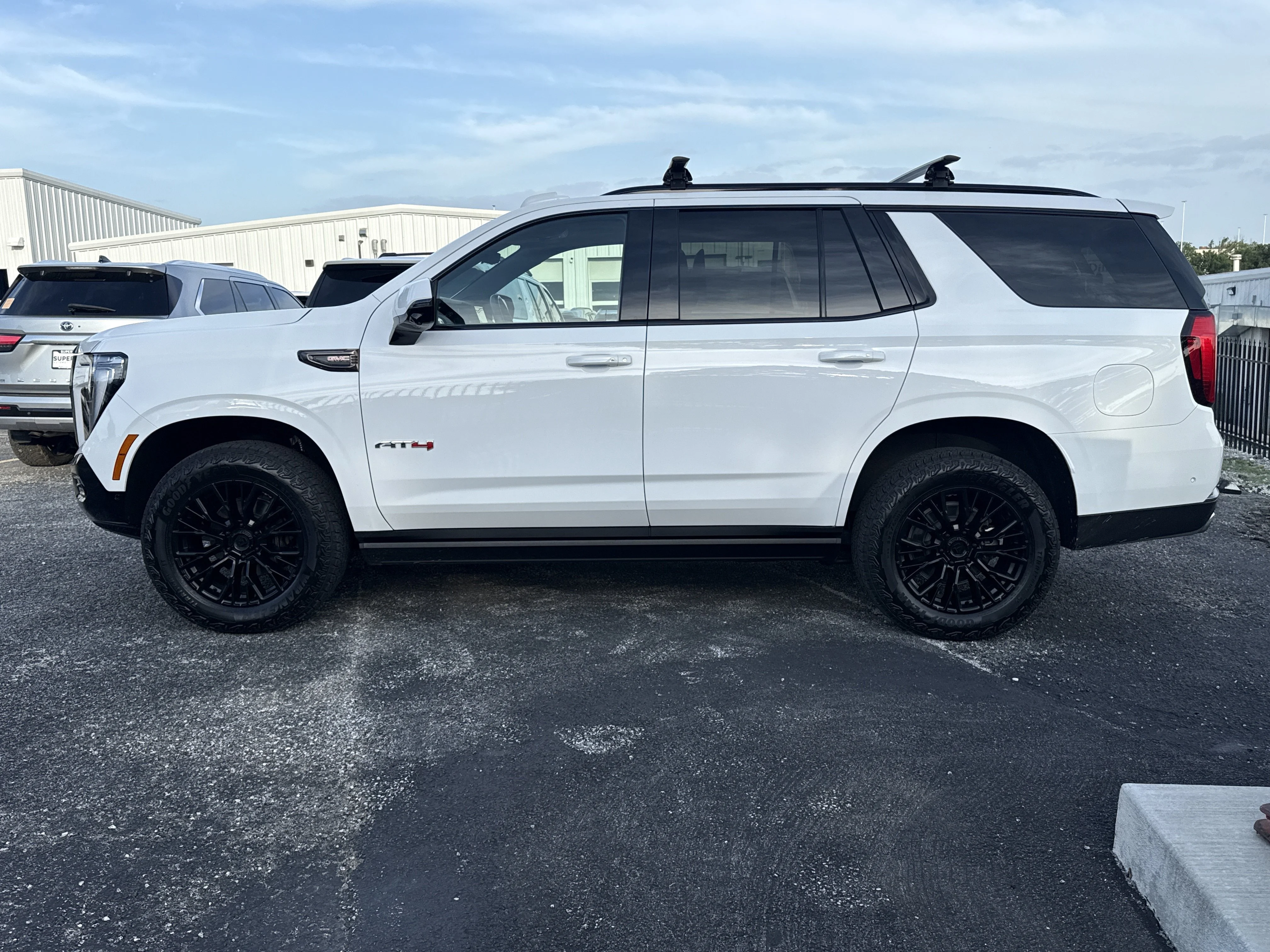 Used 2025 Summit White GMC AT4 Ultimate image 3