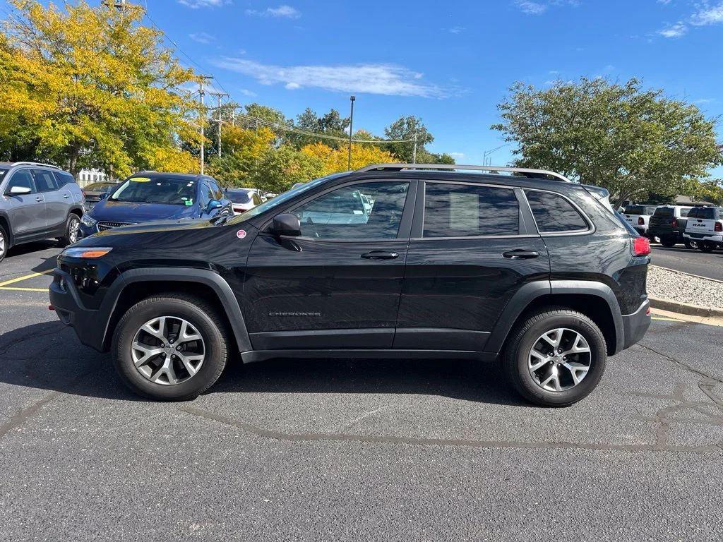 Used 2016 Black Jeep Trailhawk image 6