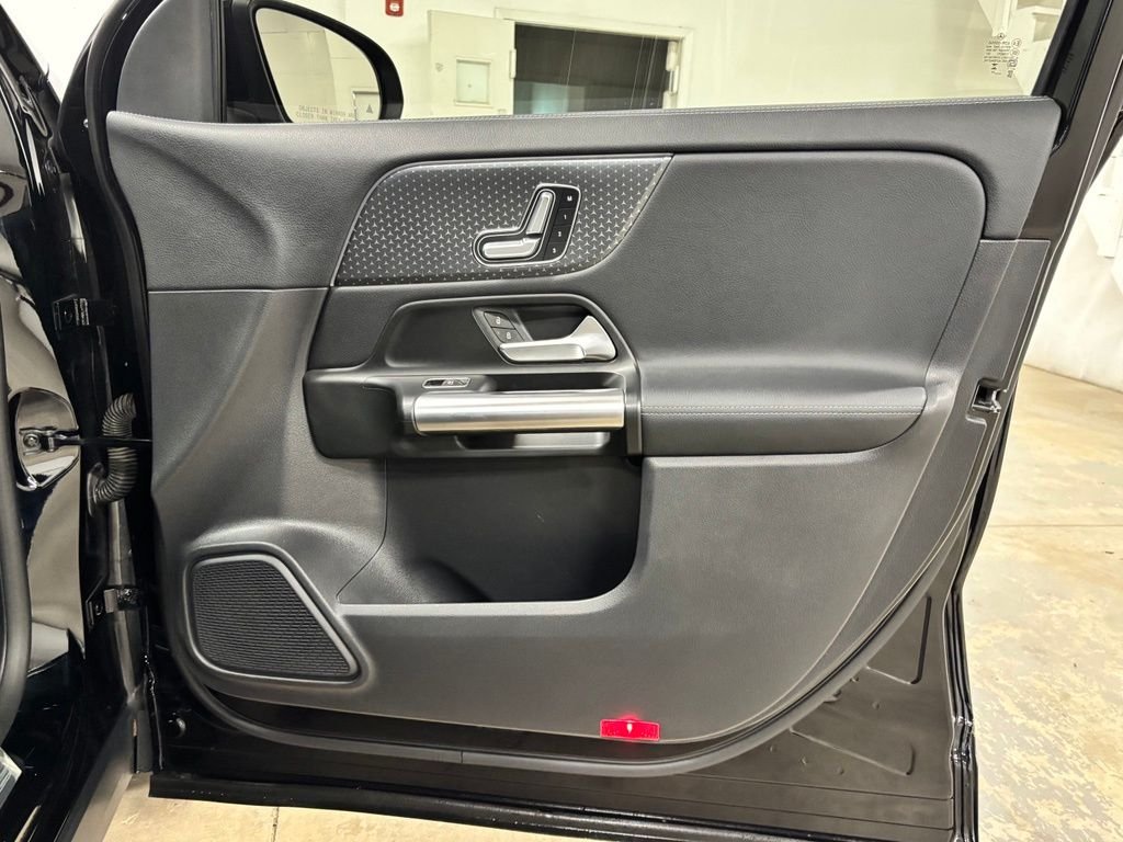 Used 2025 Black Mercedes-Benz GLA 250 image 24
