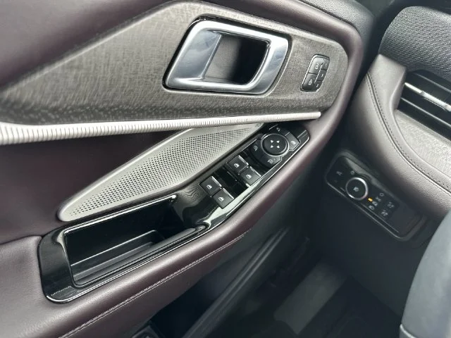 Used 2025 Black Ford Platinum image 14