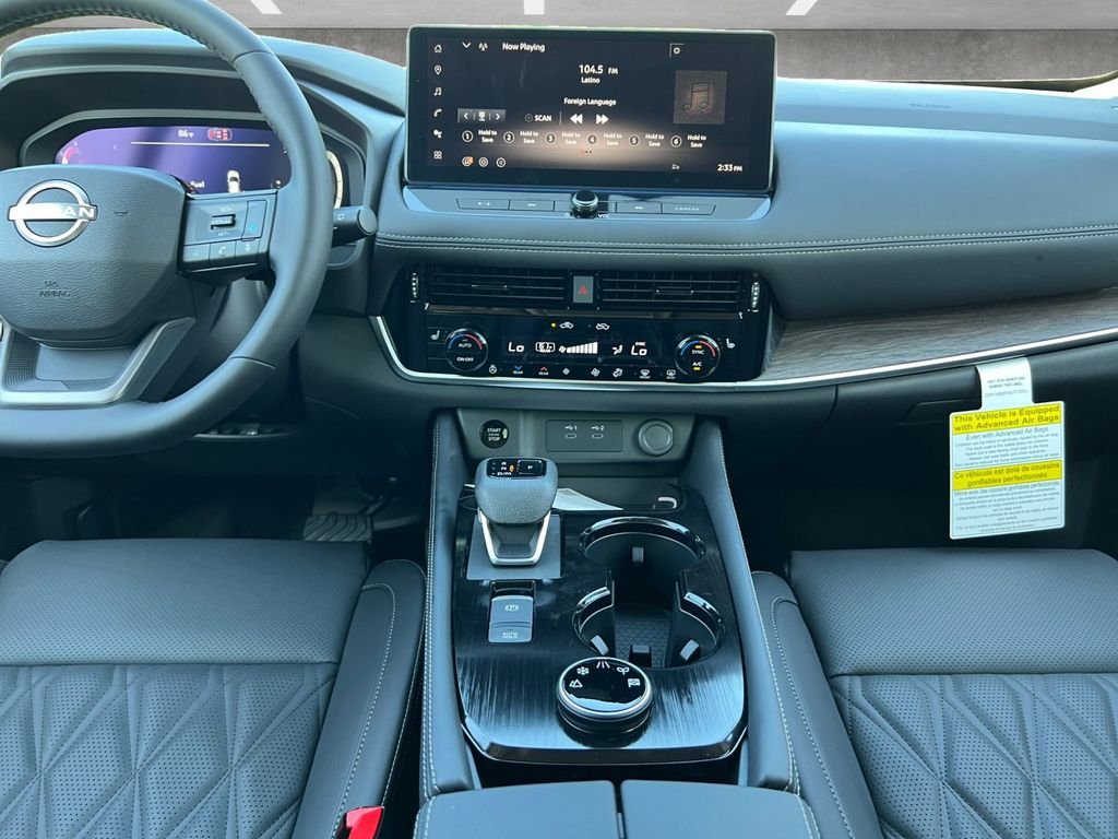 New 2026 Champagne Silver Metallic / Super Black Two-tone Nissan Platinum image 4