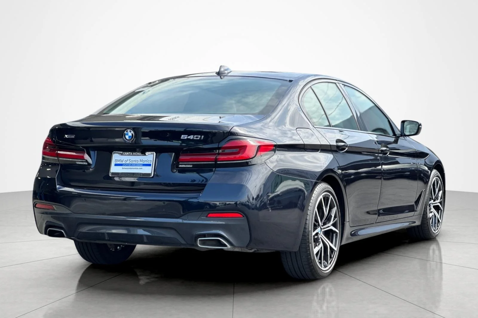 Used 2023 Carbon Black Metallic BMW 540i xDrive image 5