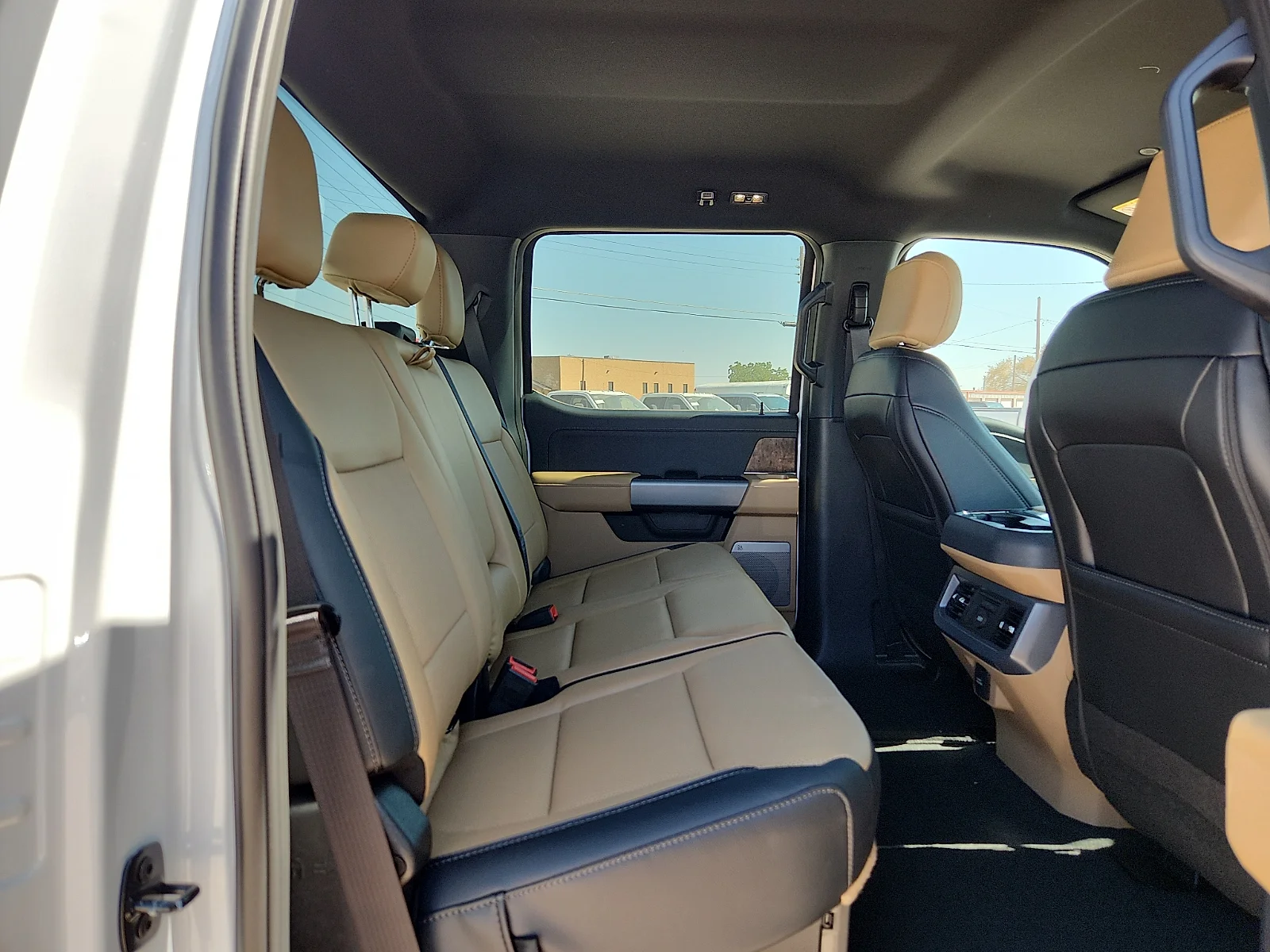 New 2026 Oxford White Ford Lariat image 19