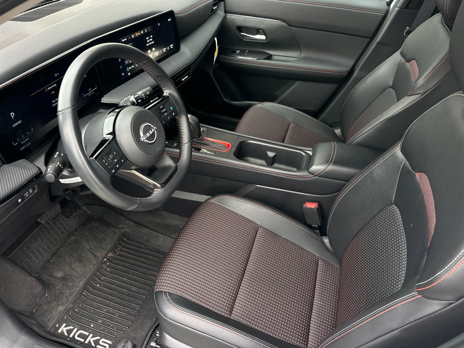 Used 2025 Aspen White/Super Black Nissan SR image 10