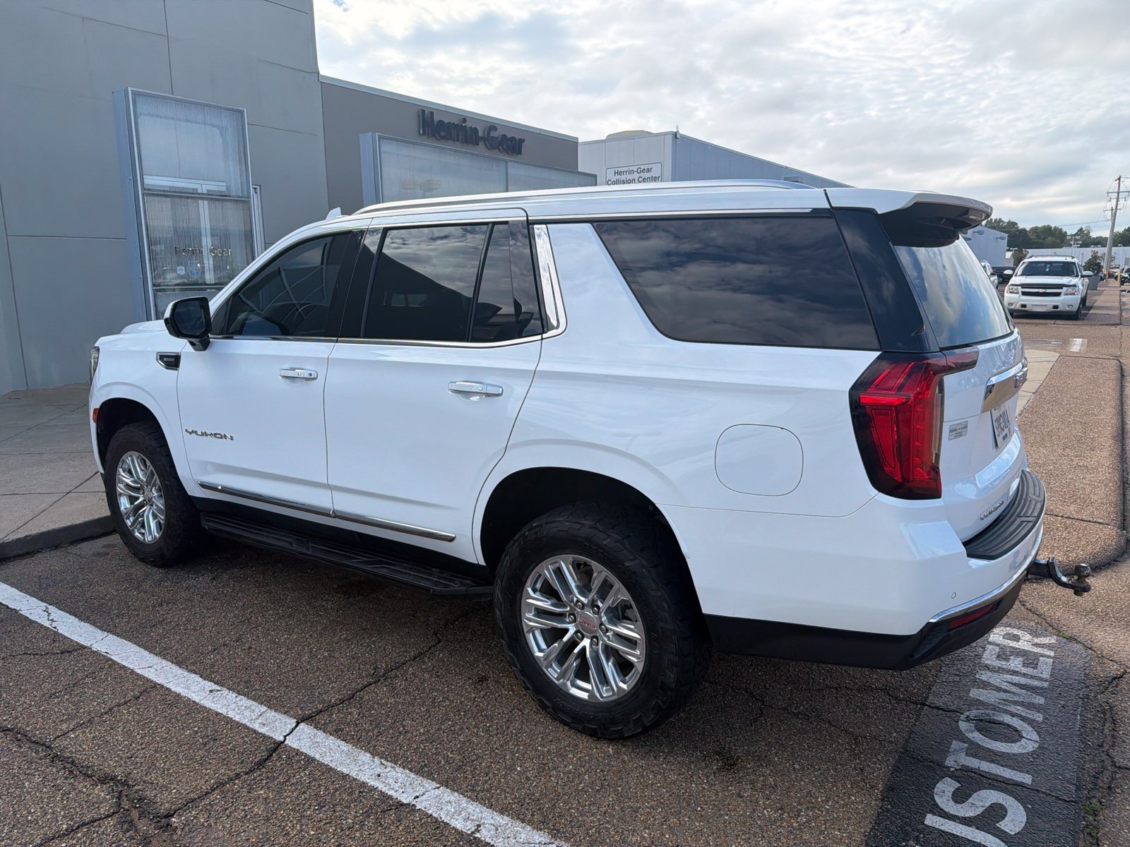 Used 2023 White GMC SLT image 2
