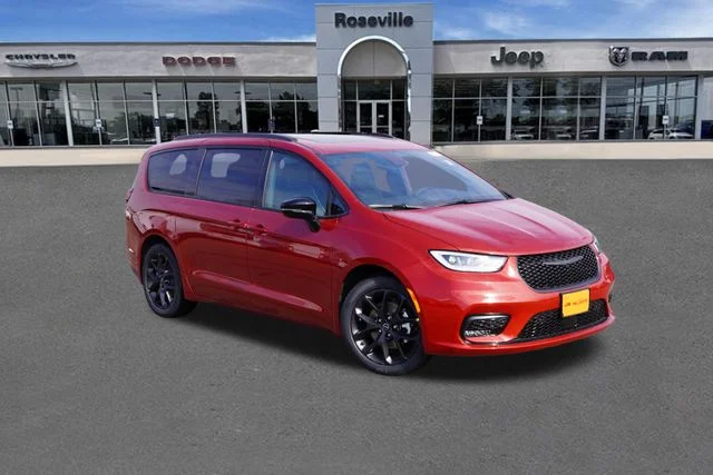 2026 Chrysler Pacifica Limited's photo