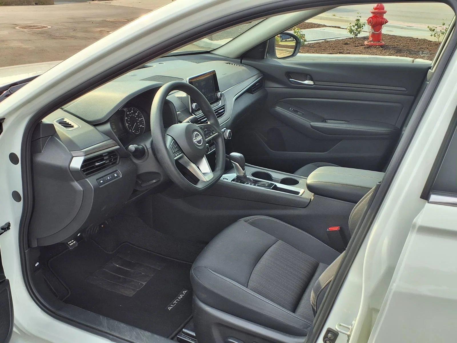 Used 2025 Glacier White Nissan SV image 20