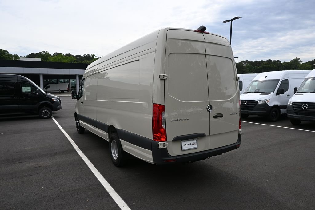 Used 2025 Pebble Gray Mercedes-Benz Cargo 170 WB image 4