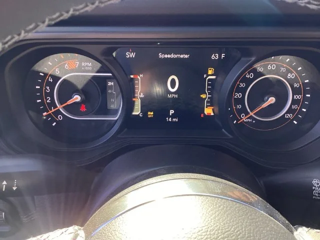 New 2027 Bright White Jeep 4-DOOR SAHARA image 16
