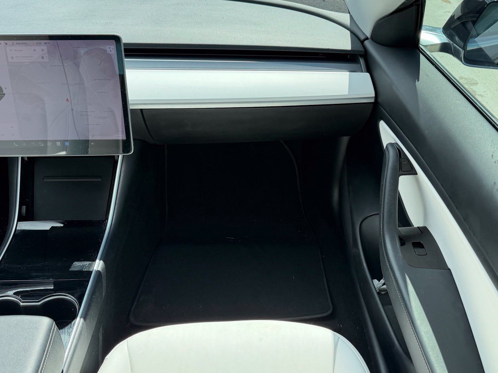 Used 2018 Black Tesla Mid Range image 17
