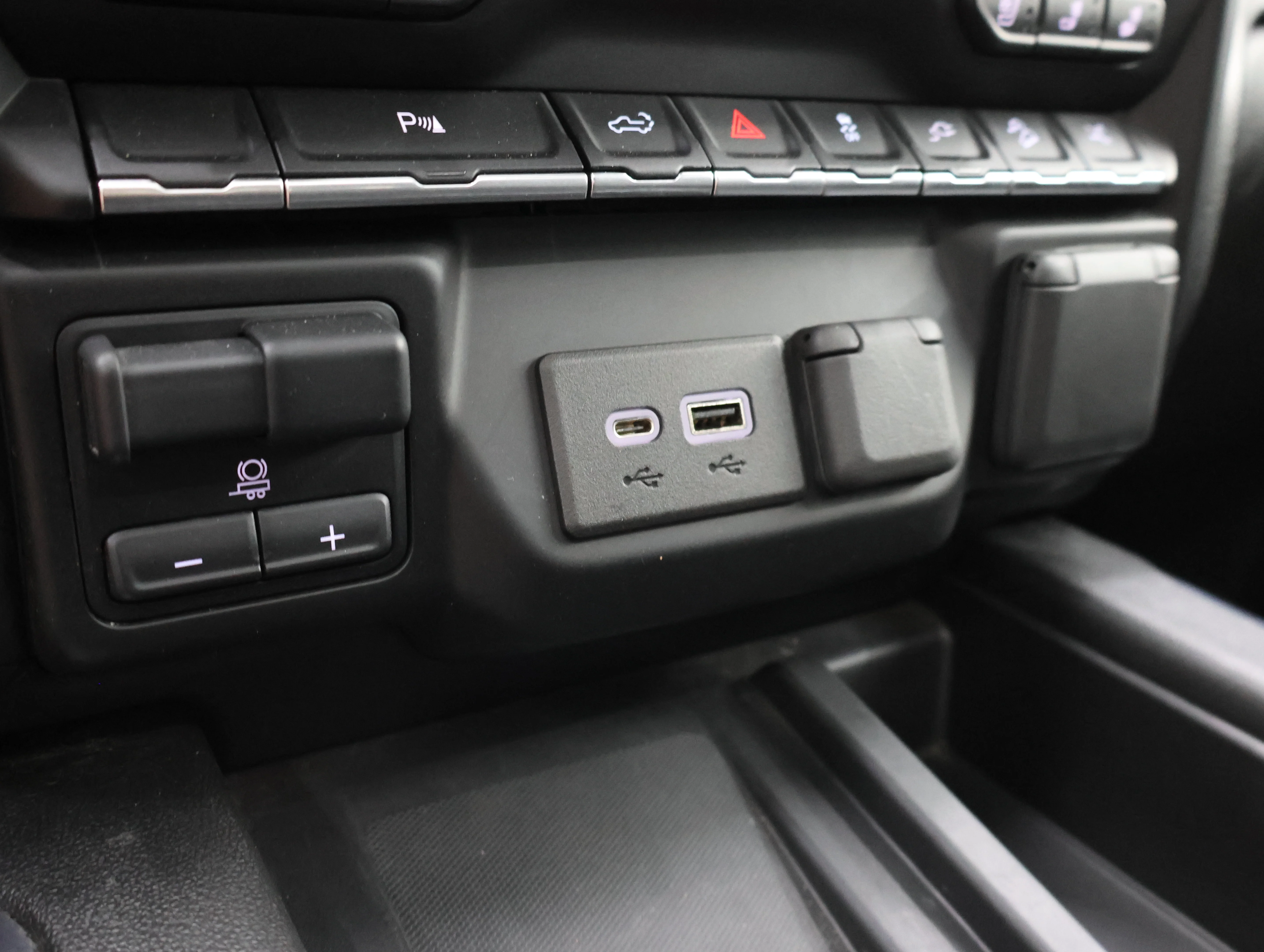 Used 2022 White Frost Tricoat GMC Denali image 51