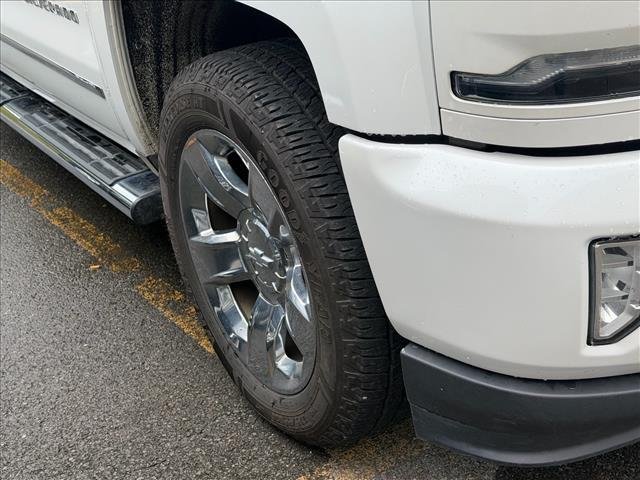 Used 2017 Iridescent Pearl Tricoat Chevrolet LTZ image 5