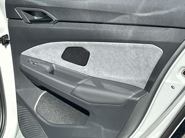 New 2026 Pure White Volkswagen 2.0T image 34