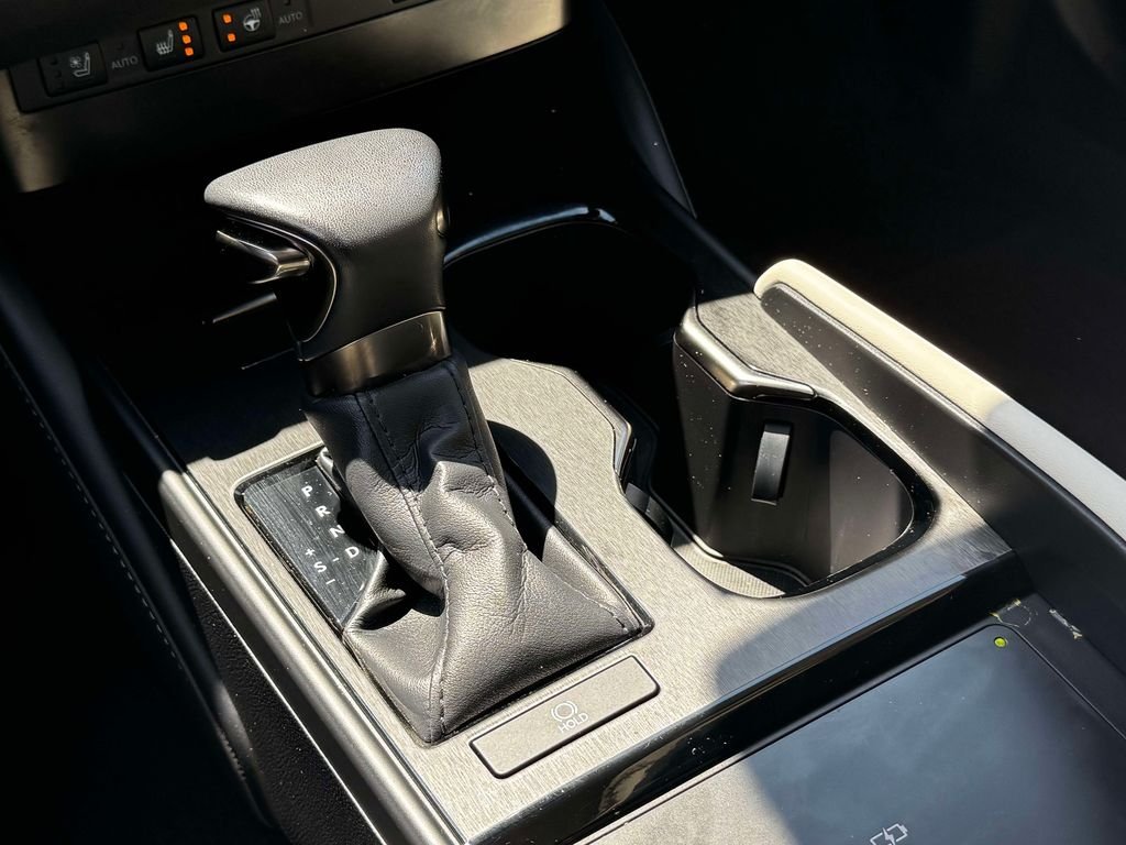 Used 2023 White Lexus 350 image 27