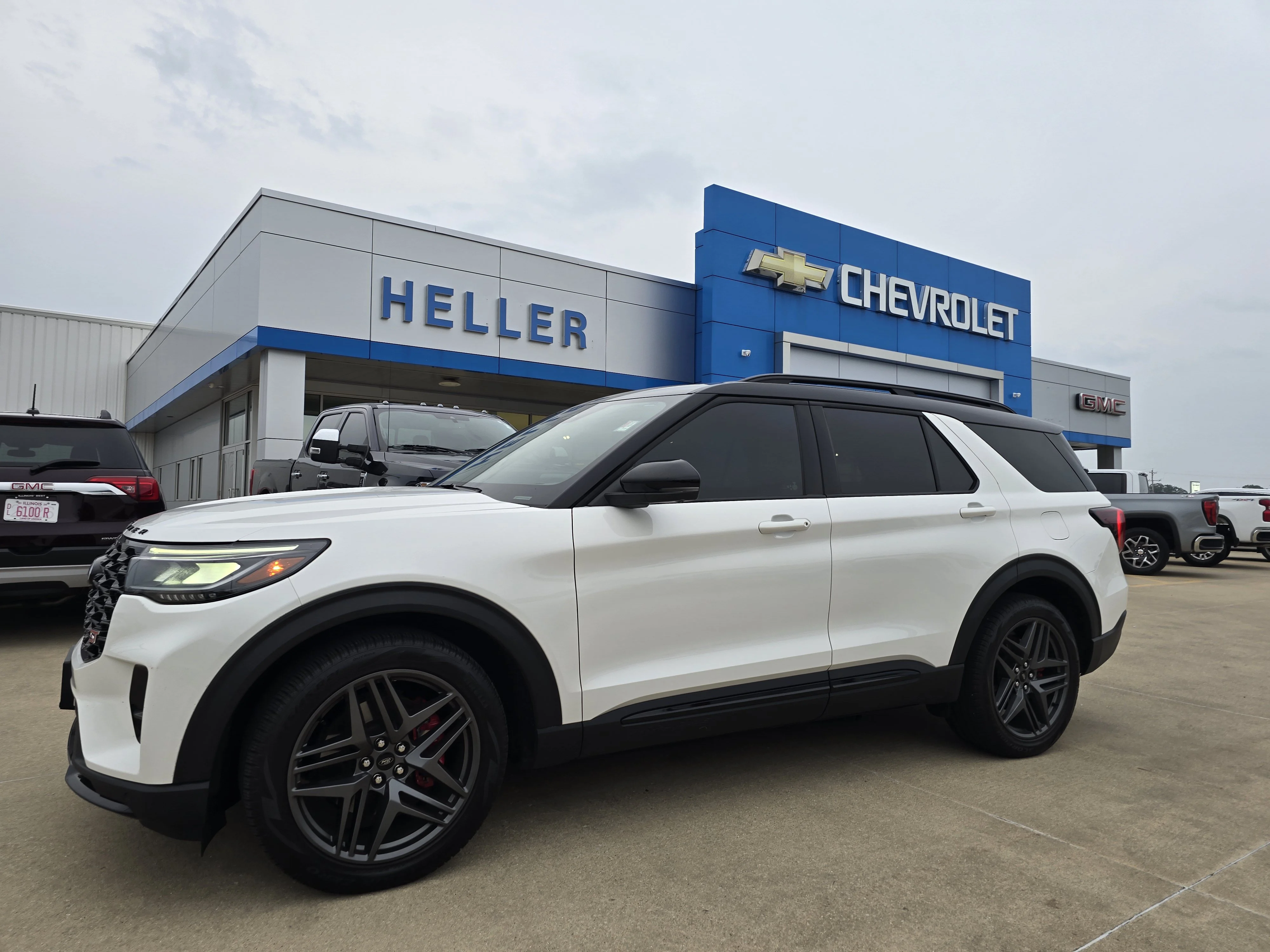 Used 2025 White Metallic Ford ST image 3