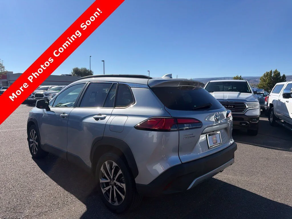 Used 2022 Silver Toyota XLE image 4