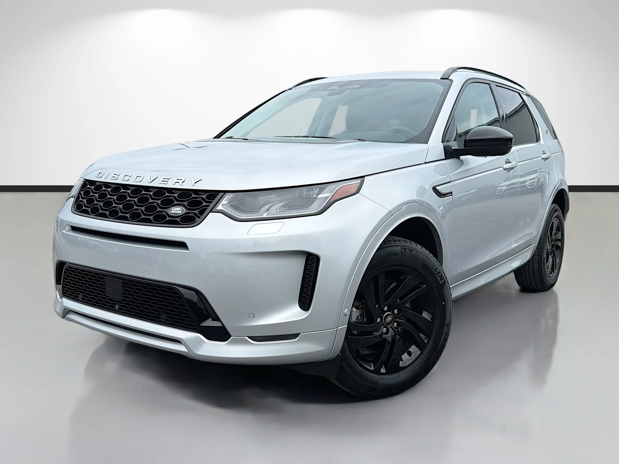 2025 Land Rover Discovery Sport 2.0 S's photo