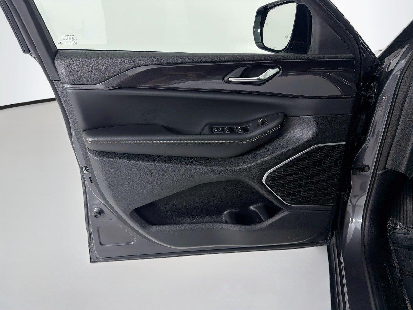 Used 2022 Baltic Gray Metallic Clearcoat Jeep Altitude image 7