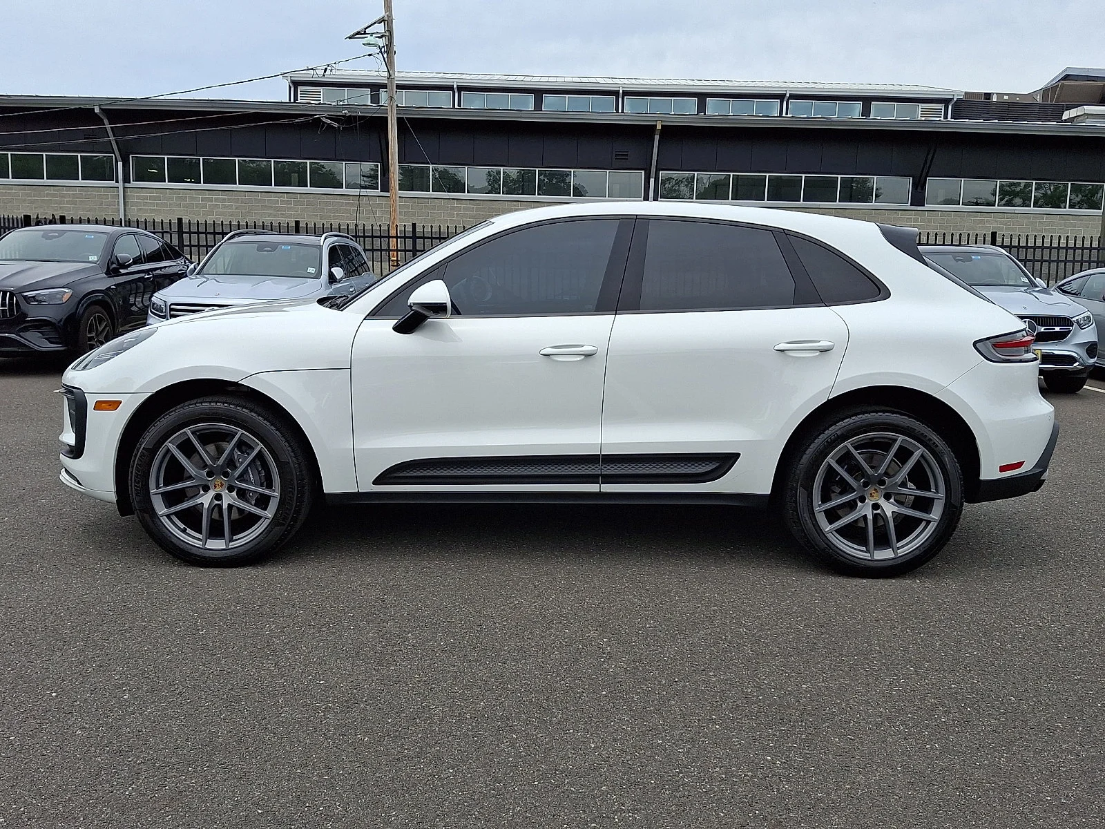 Used 2022 White   0Q Porsche  image 7