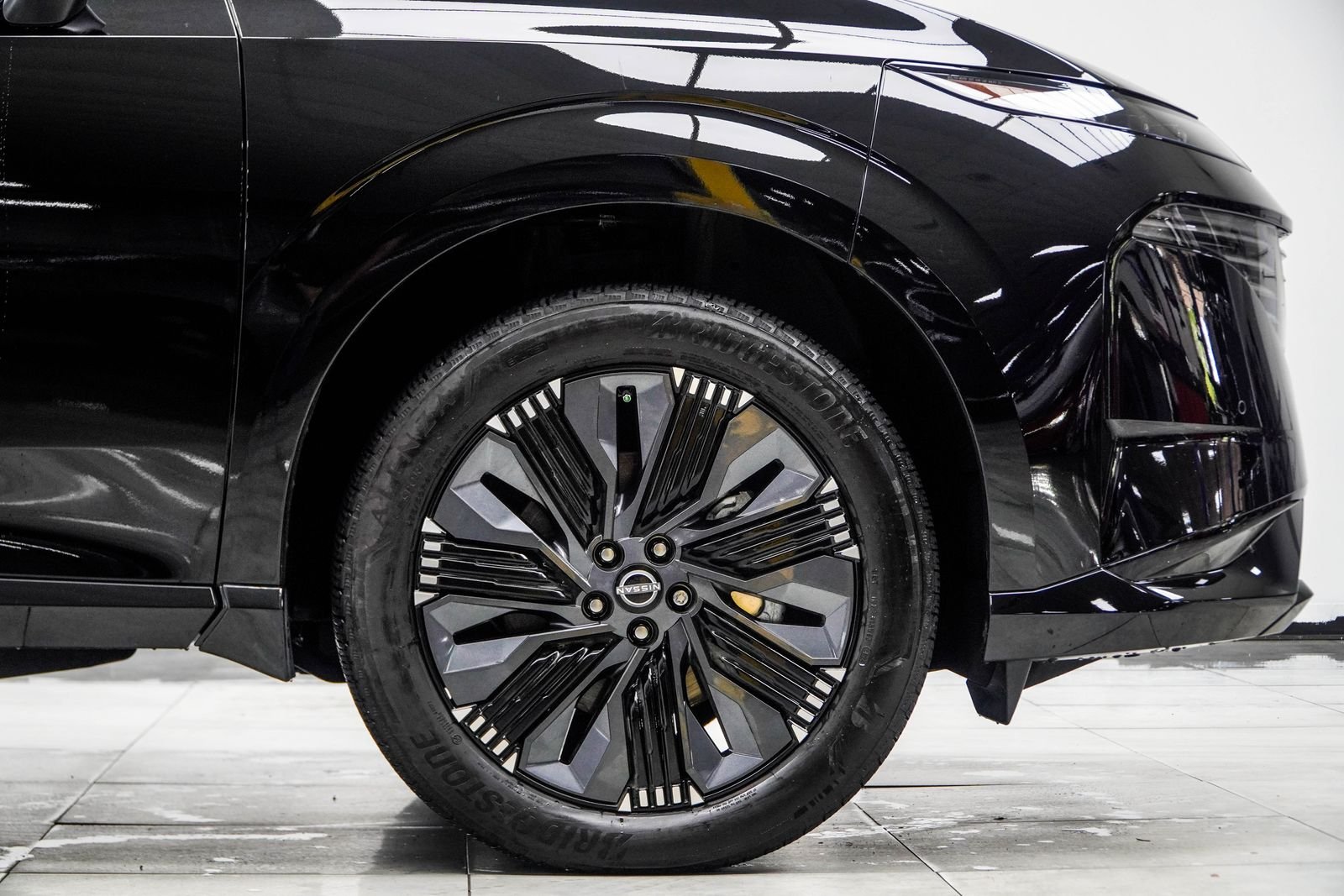 Used 2025 Black Nissan Platinum image 8