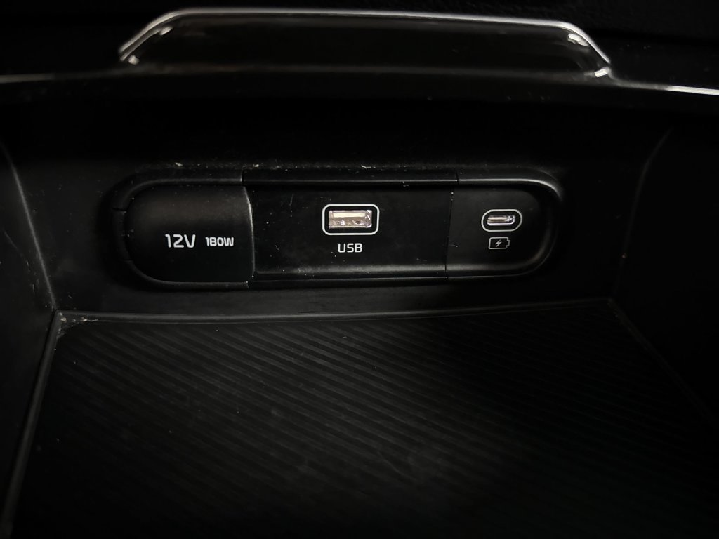 Used 2023 Snow White Pearl Kia LX image 29
