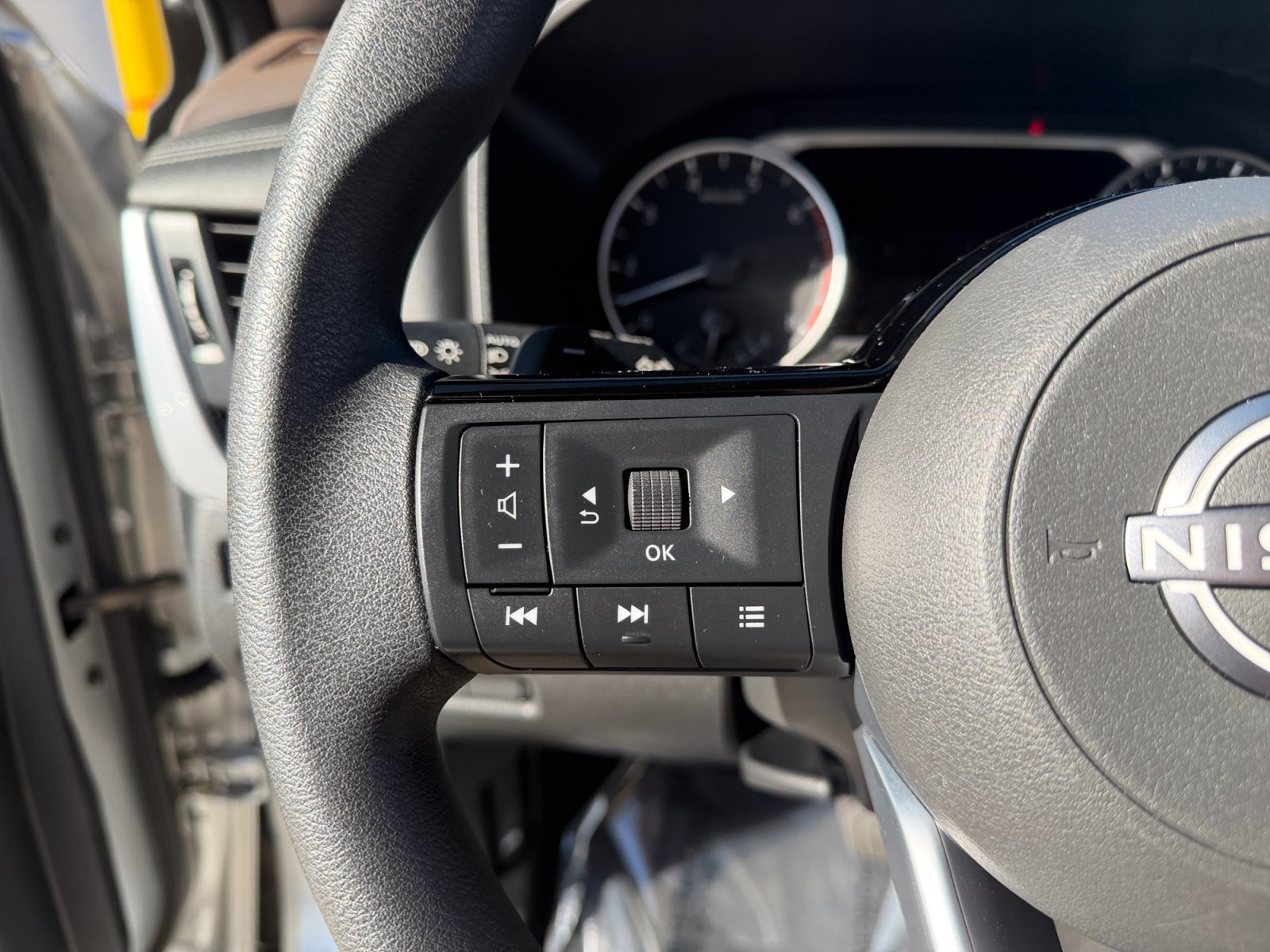 Used 2023 Brilliant Silver Metallic Nissan SV image 11