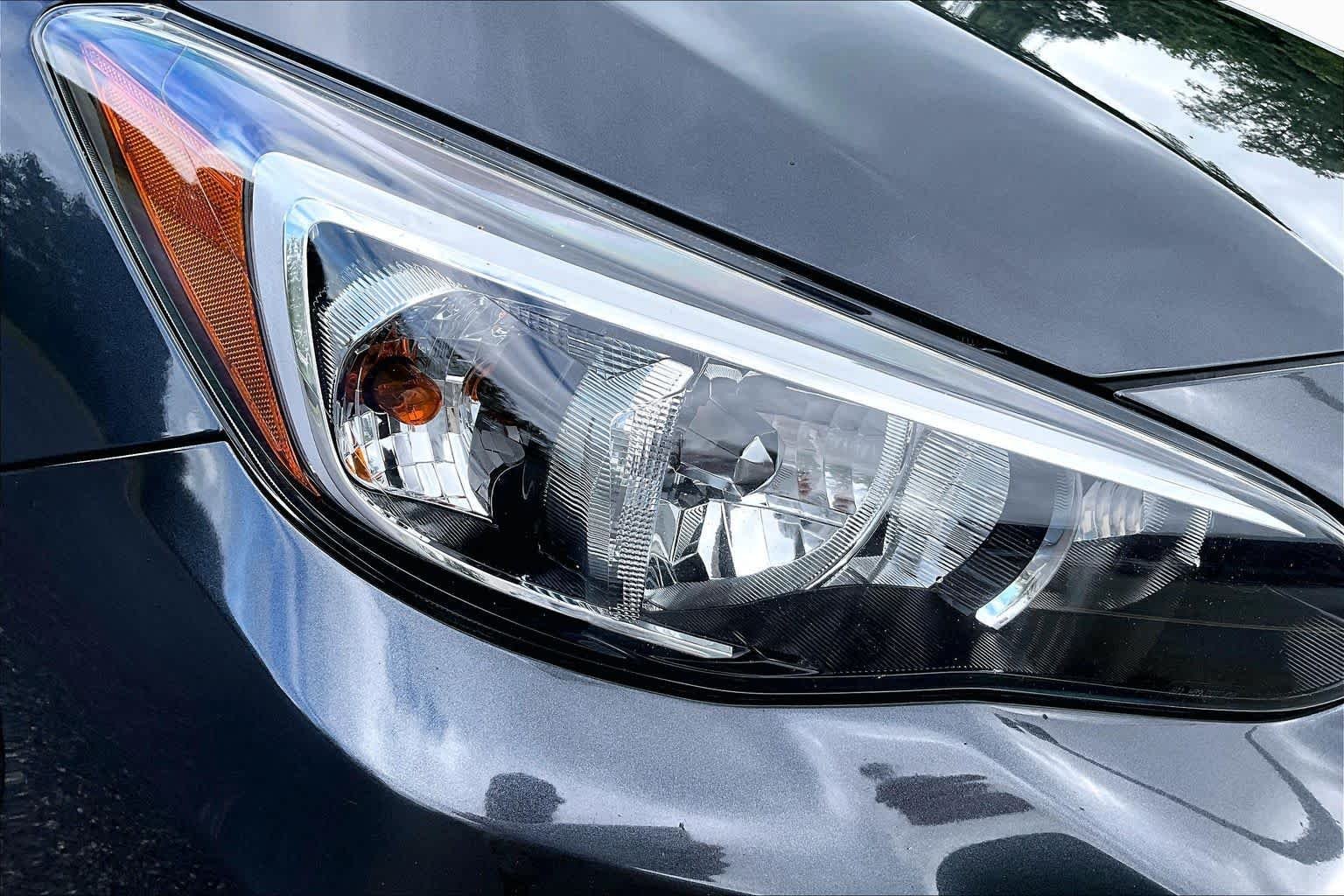 Used 2018 Dark Gray Metallic Subaru Premium image 27