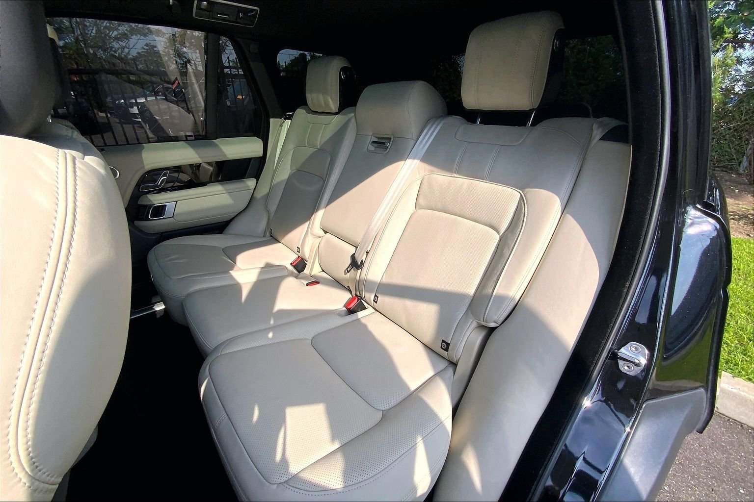 Used 2021 Santorini Black Metallic Land Rover Westminster image 20