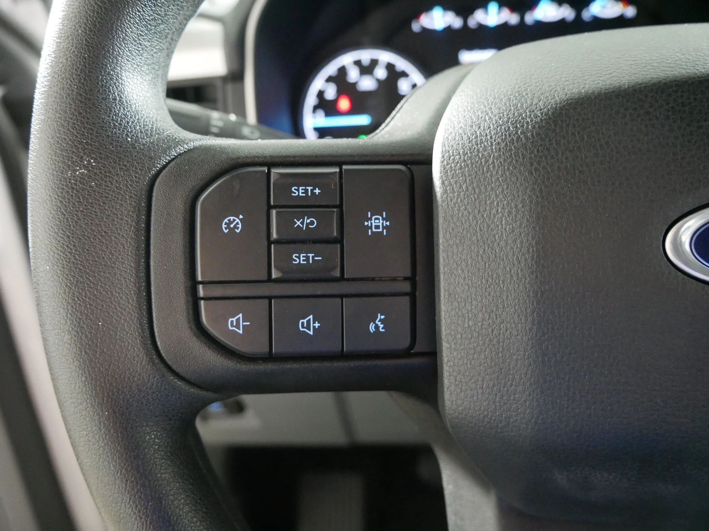 Used 2022 Space White Metallic Ford XLT image 27