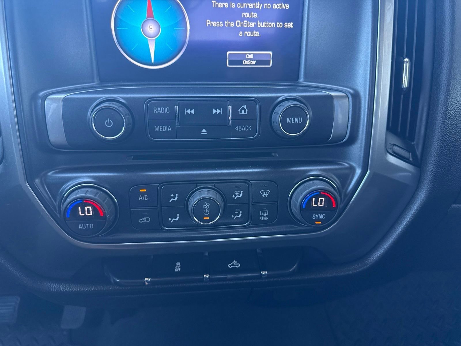 Used 2019 GRAPHITE METALLIC Chevrolet LT image 23